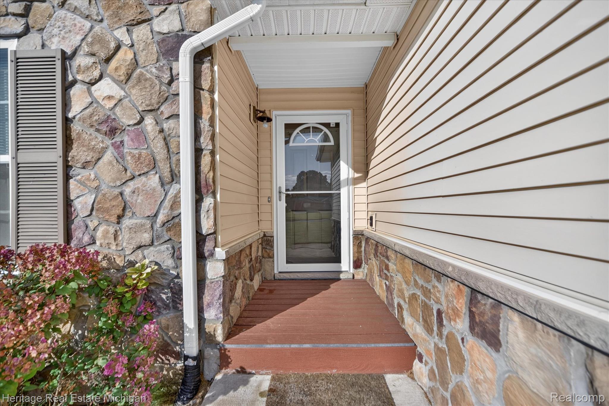 9172 Acacia Trail