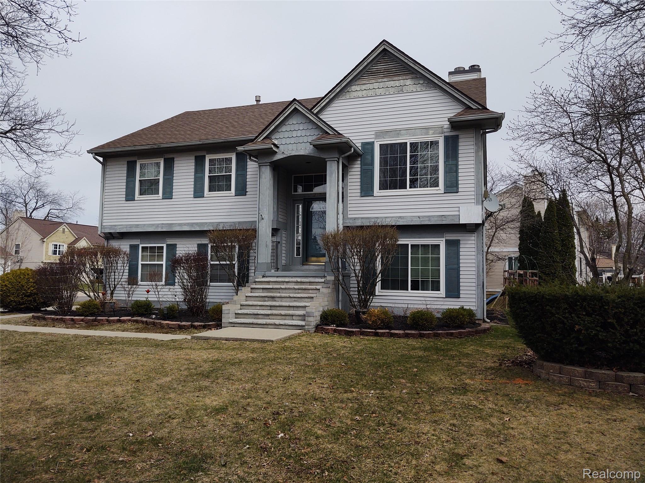 1432 Pond View Court