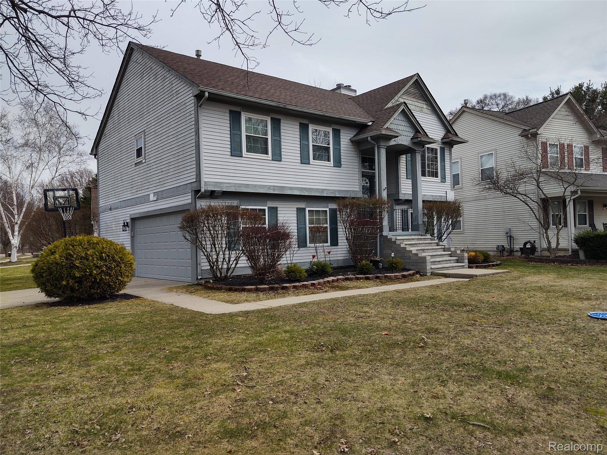 1432 Pond View Court