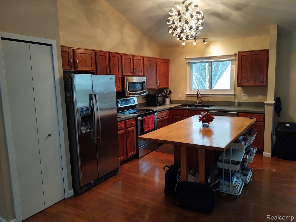 1432 Pond View Court