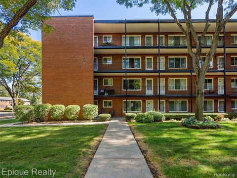 2915 W 13 Mile Road 101 Royal Oak City MI 48073