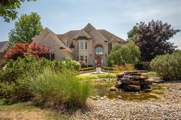 18218 CLAIRMONT CIR E, NORTHVILLE, MI 48168 - Image c07efa78fdf7b9ce8aa71cc73fbb3f22/1939687778