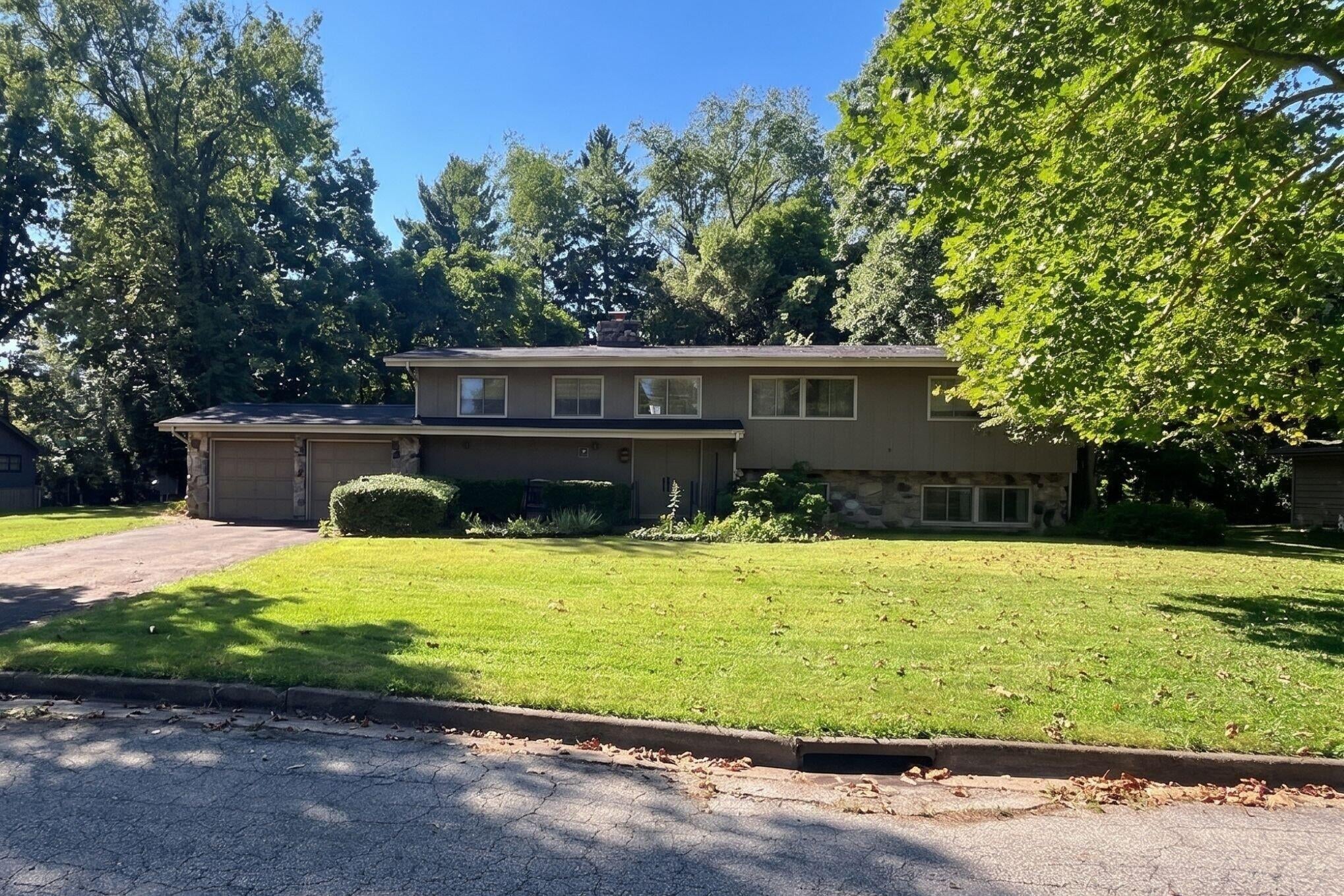 1165 Sassafras Lane