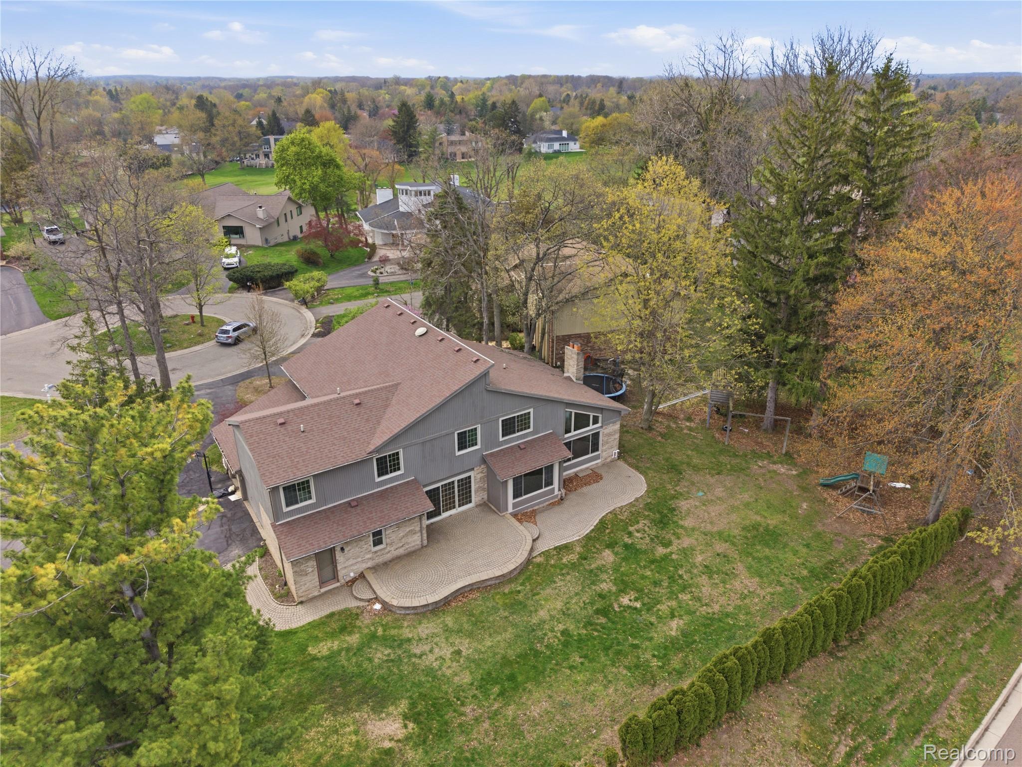 2084 Wabeek Hill Court