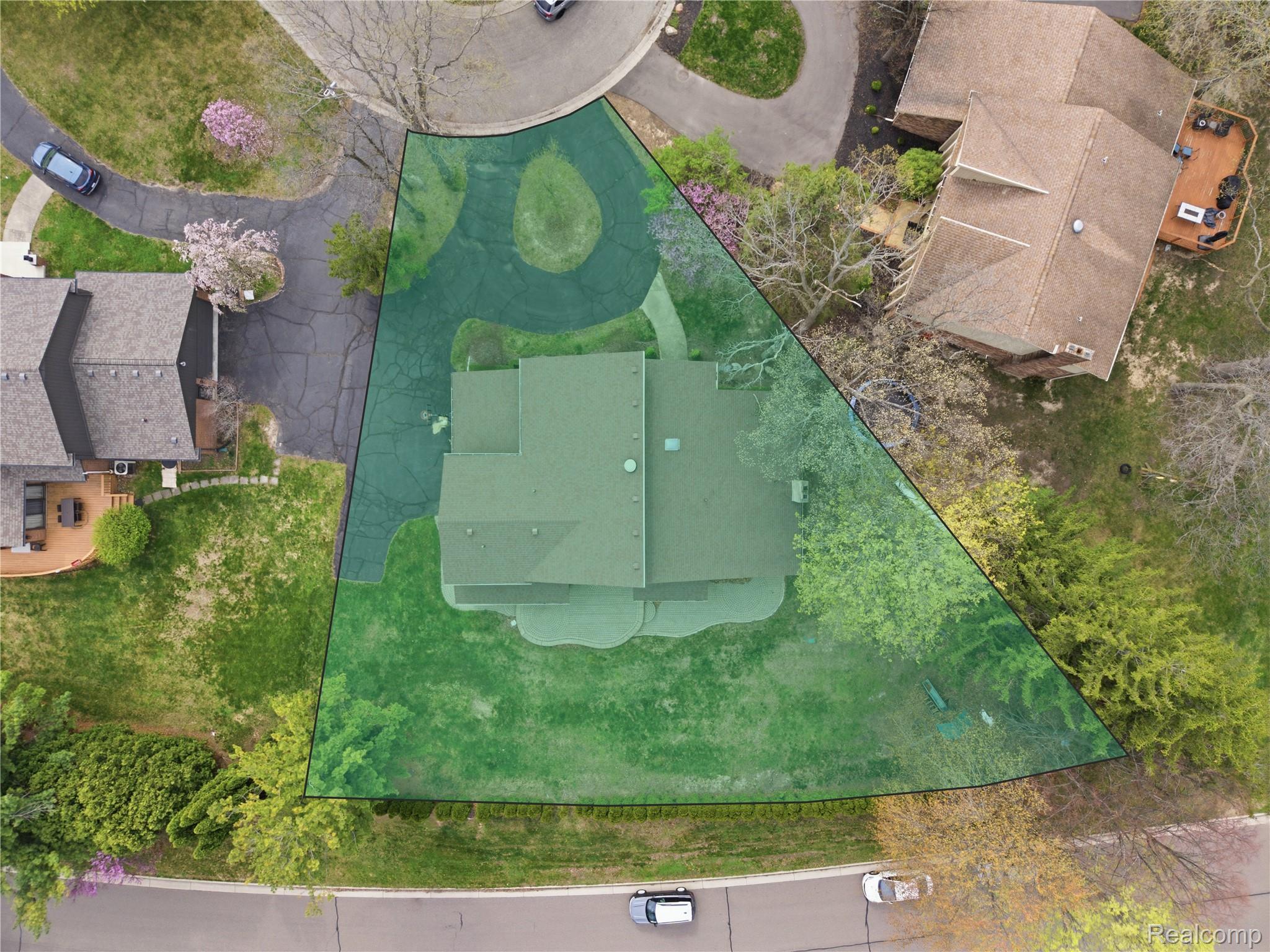 2084 Wabeek Hill Court