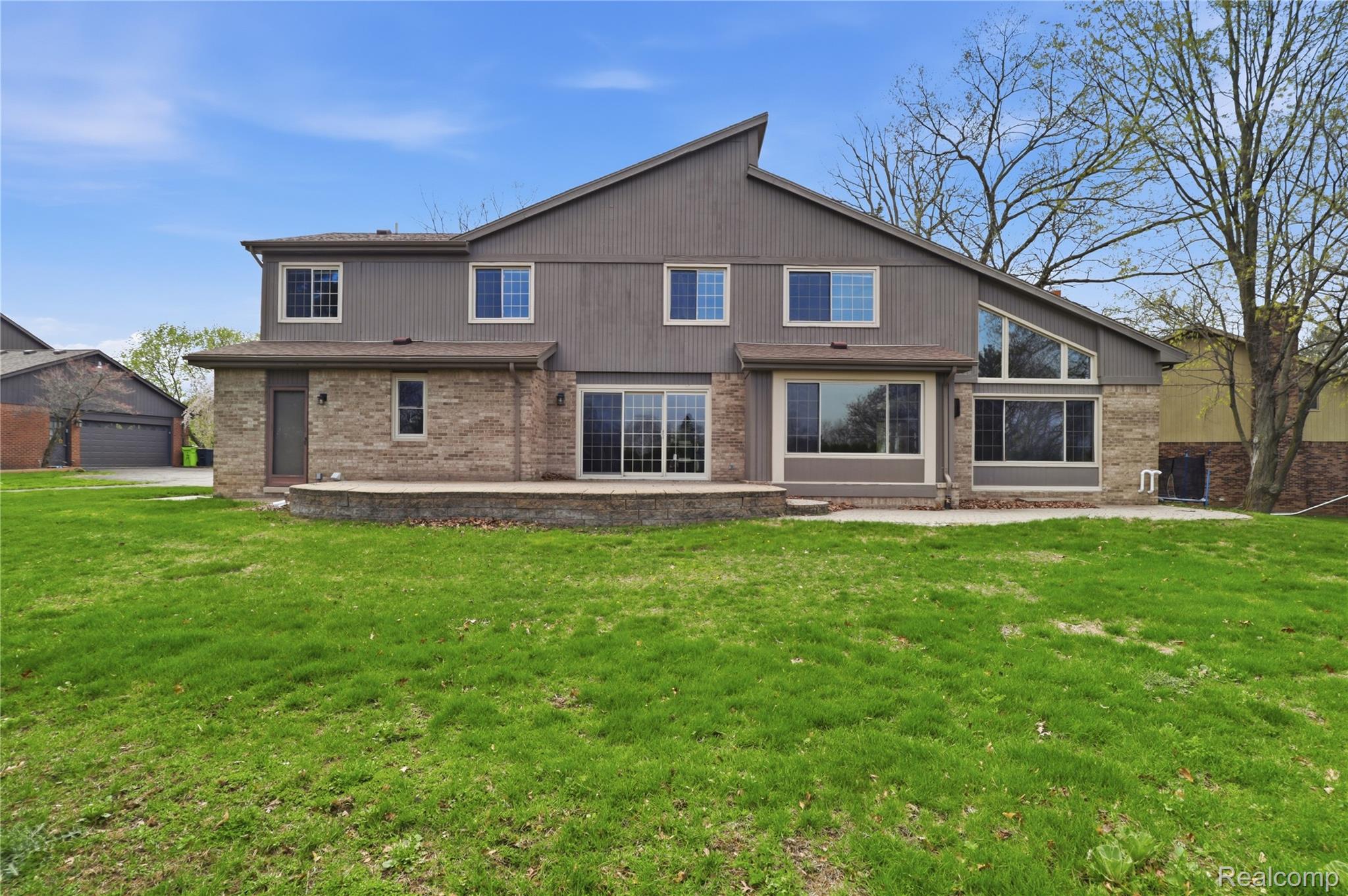 2084 Wabeek Hill Court