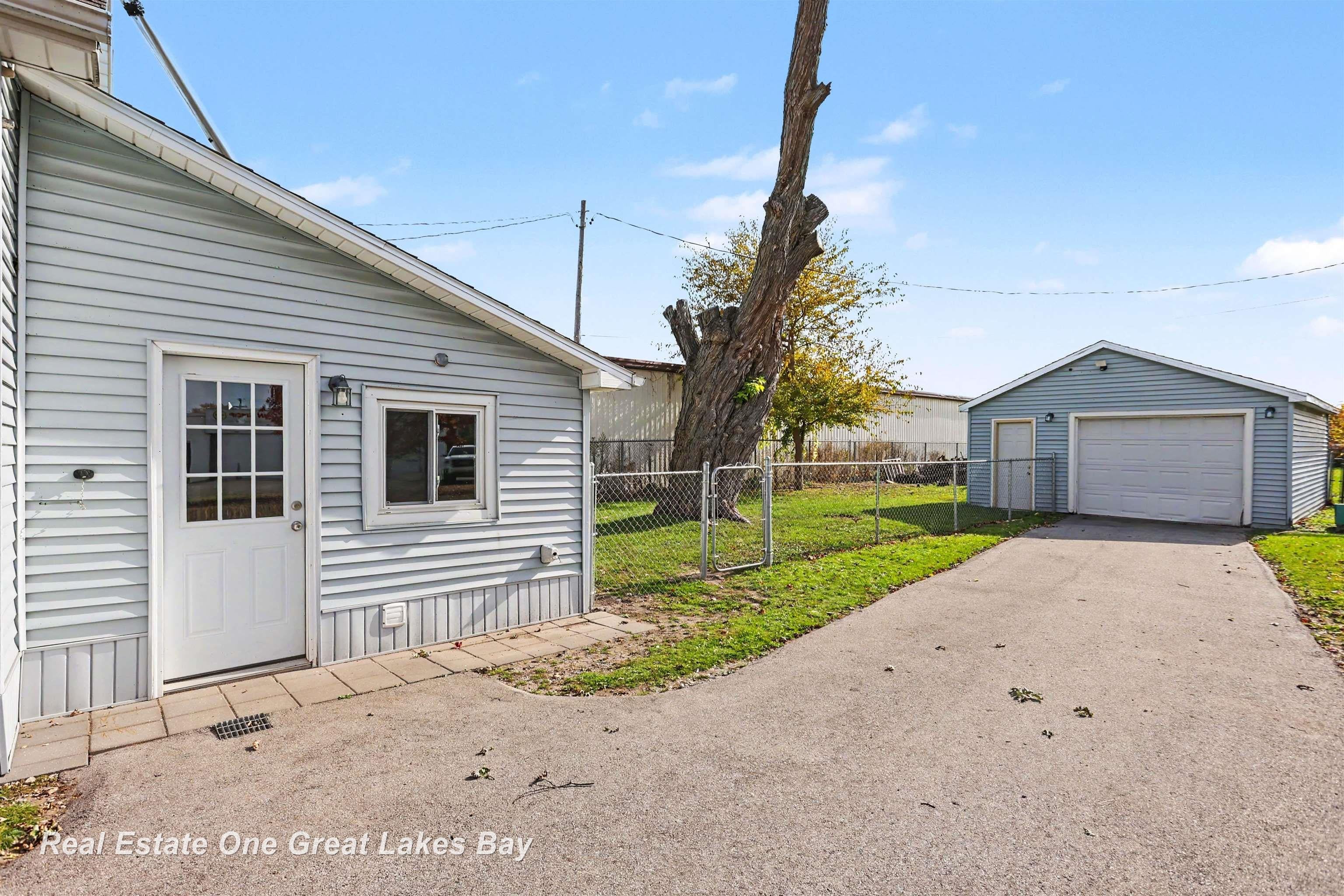124 E Midland Road