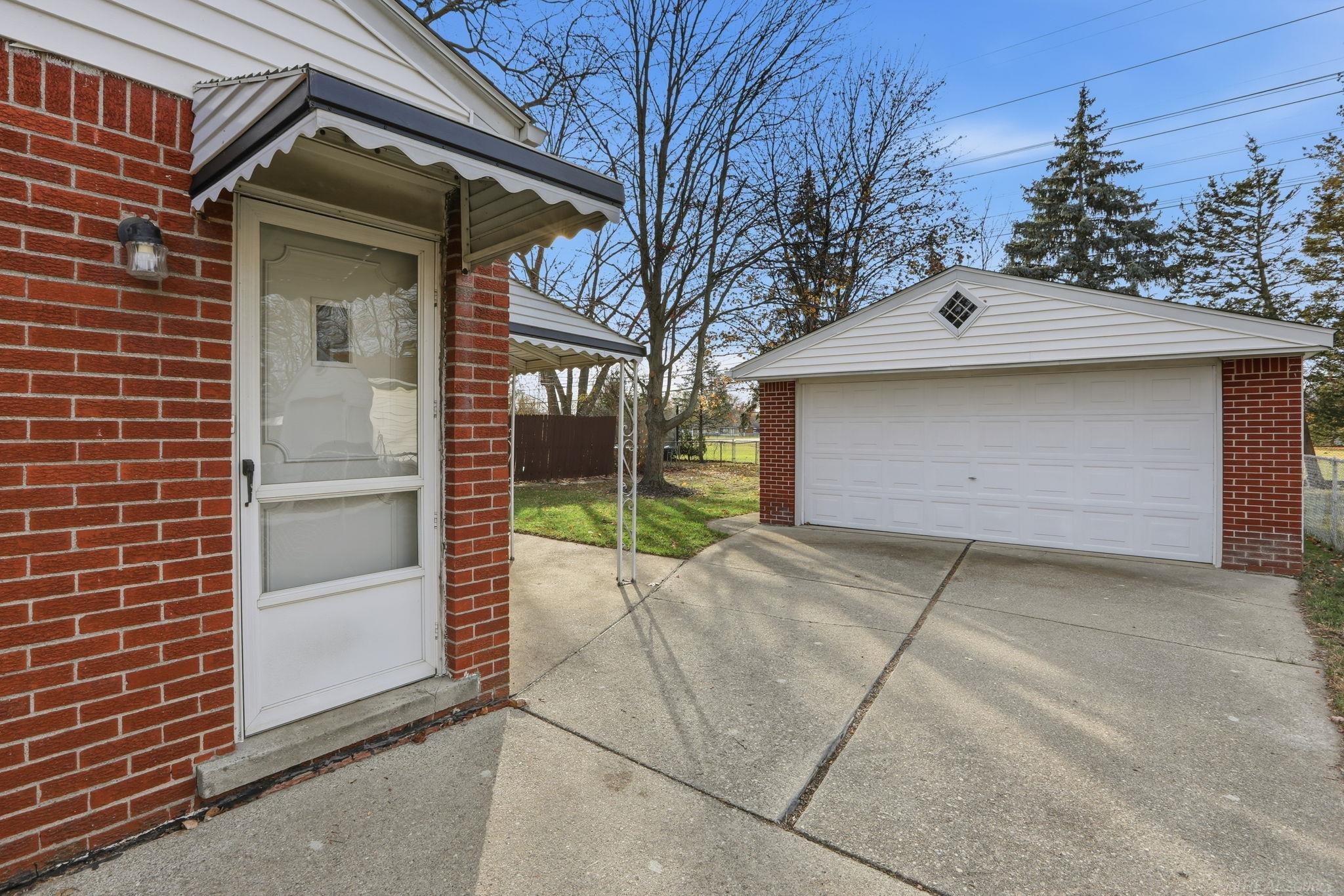 30045 N IROQUOIS Drive