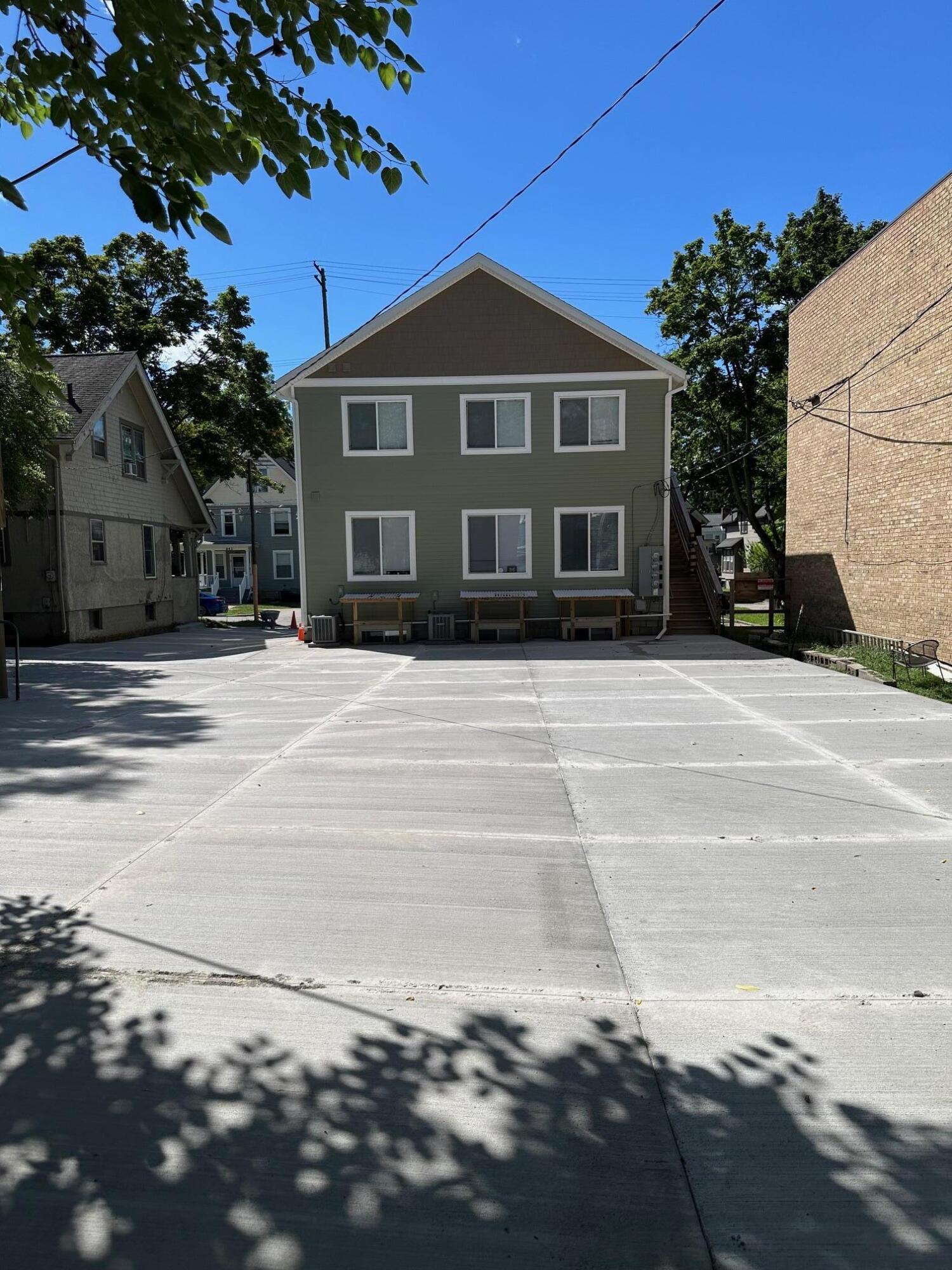 943 Dewey Avenue