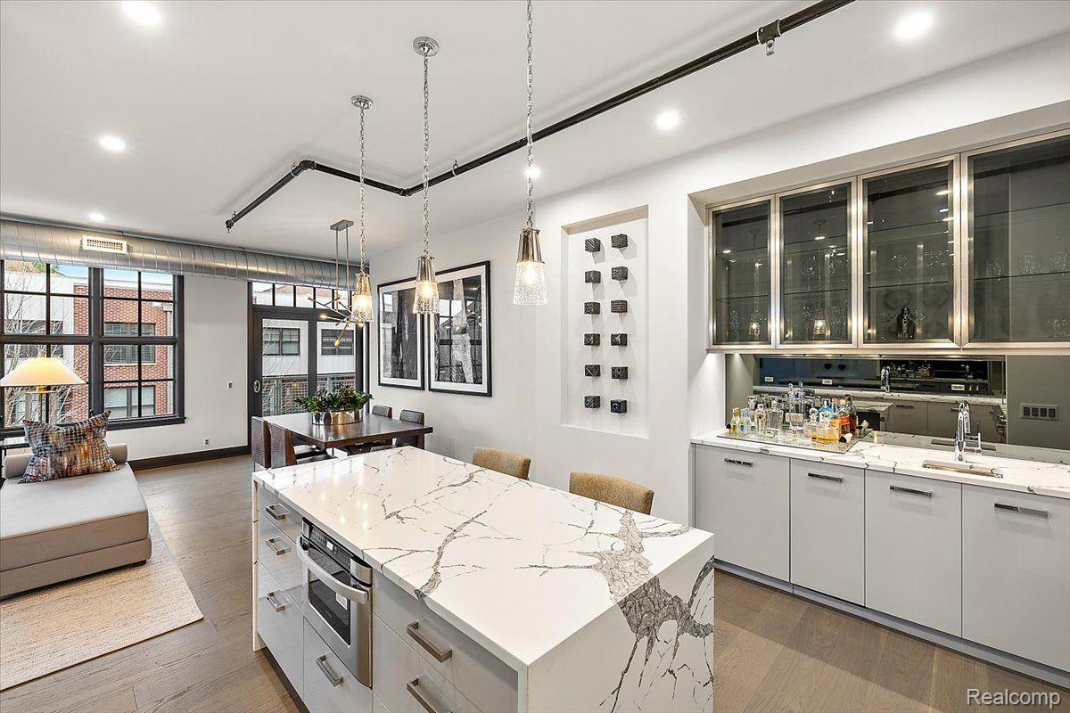 2051 VILLA Road 405