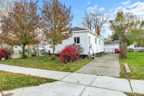 19178 Meier Street Roseville City MI 48066