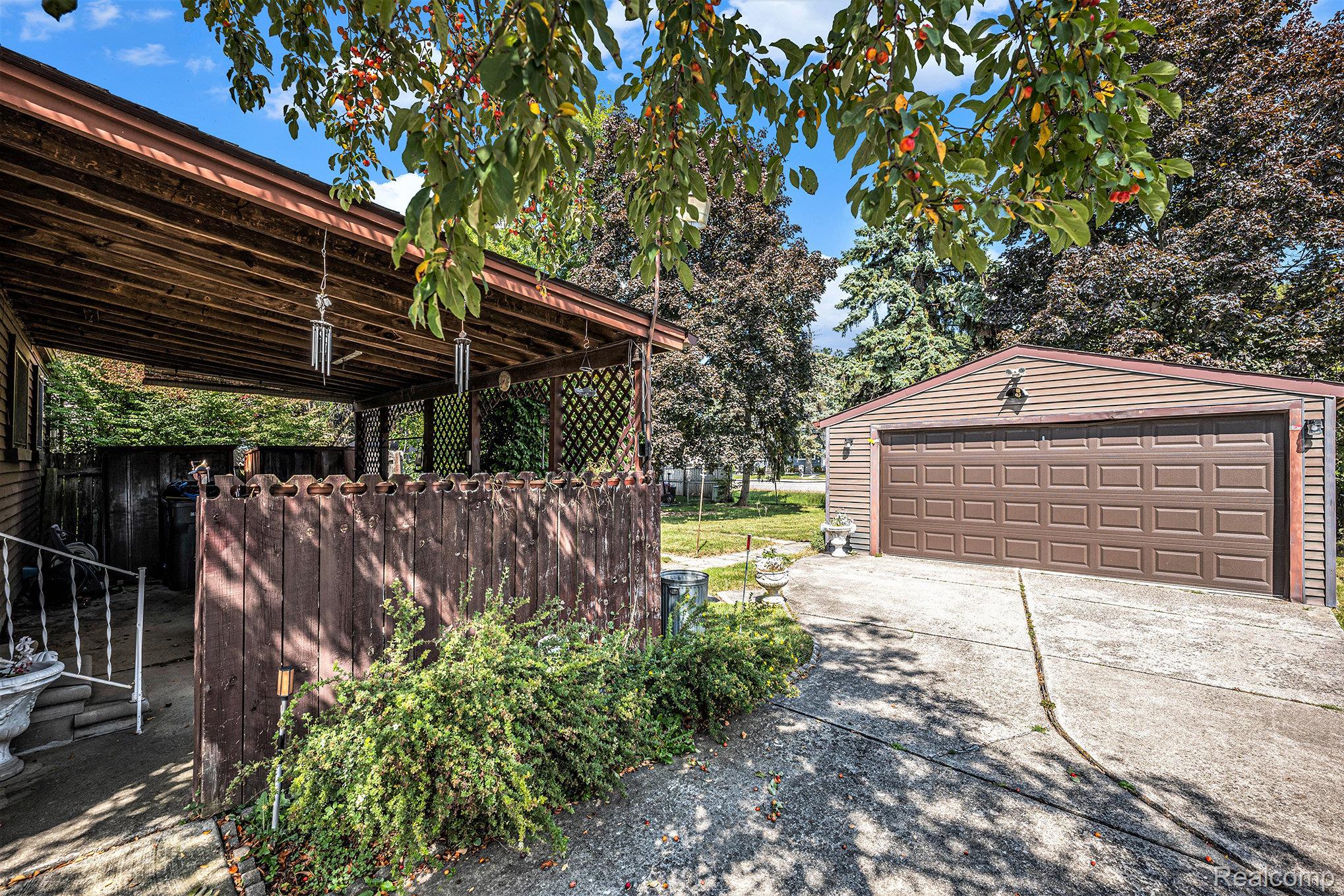 Clinton Charter Township, Michigan 48038, United States, 3 Bedrooms Bedrooms, ,1 BathroomBathrooms,Residential,Active,237953