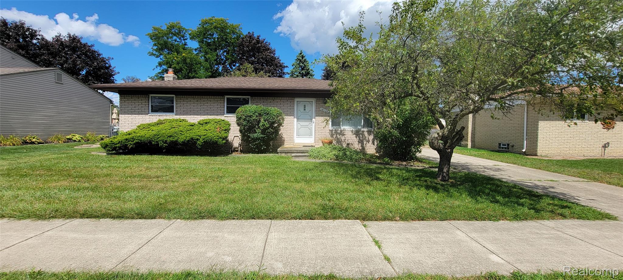 Clinton Charter Township, Michigan 48038, United States, 3 Bedrooms Bedrooms, ,1 BathroomBathrooms,Residential,Active,237953