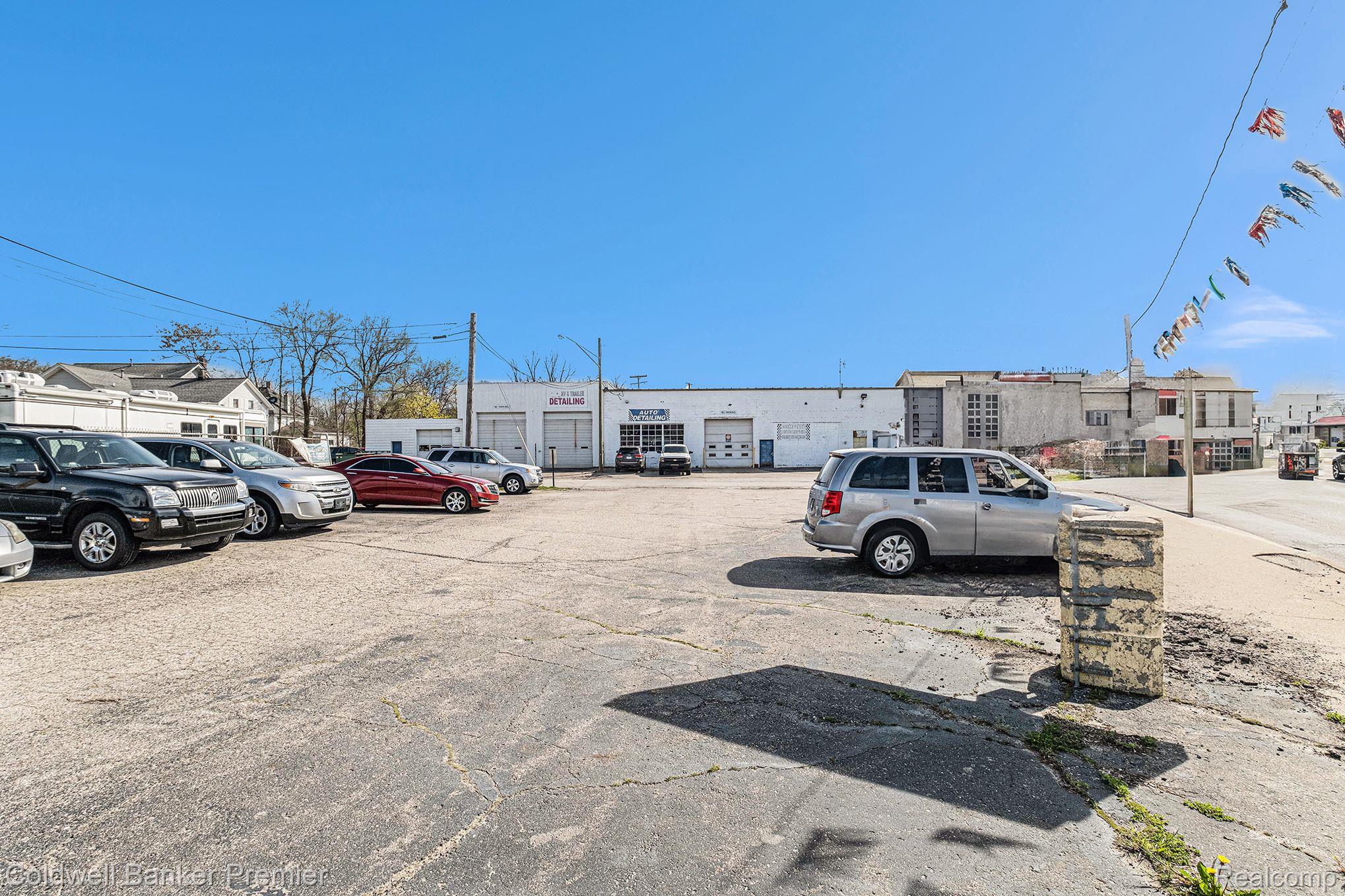 116 W GENESEE Street