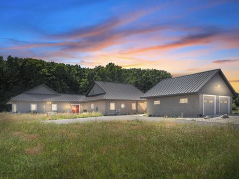 A home in BrownTownship_Manistee