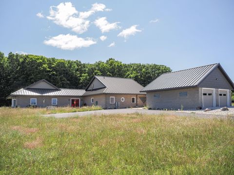 A home in BrownTownship_Manistee