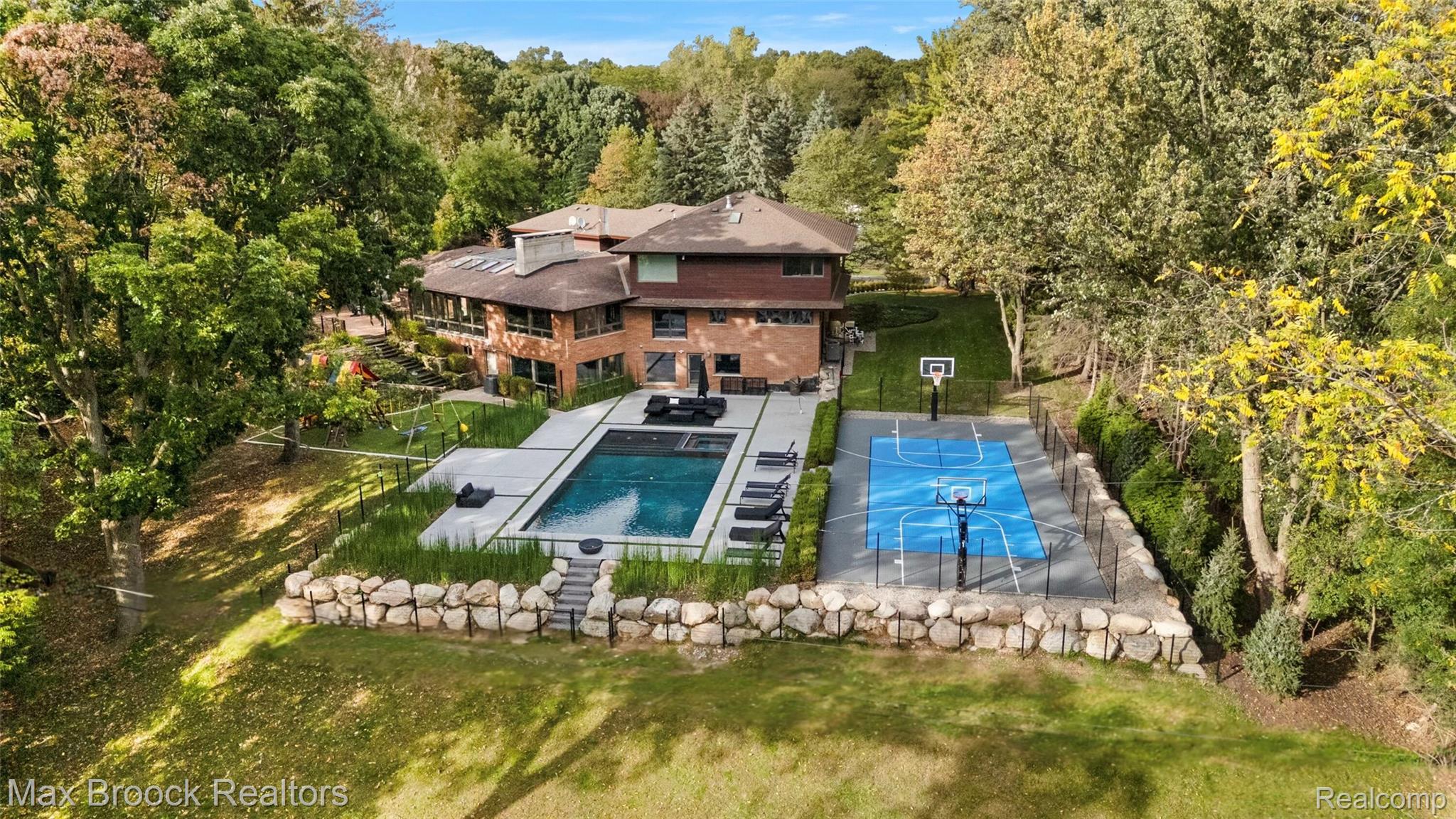 1775 Schoenith Lane