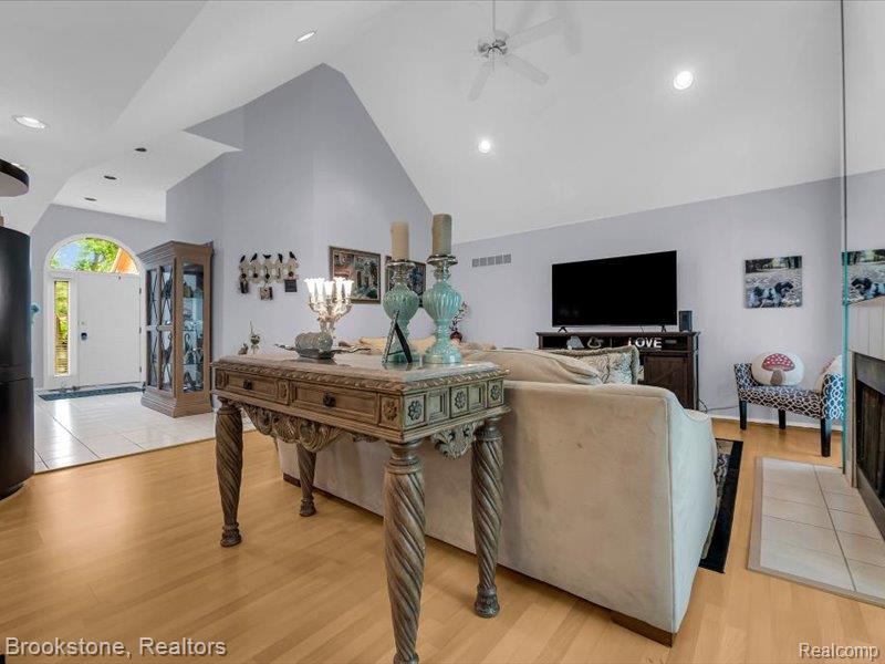 5348 Fairway Court