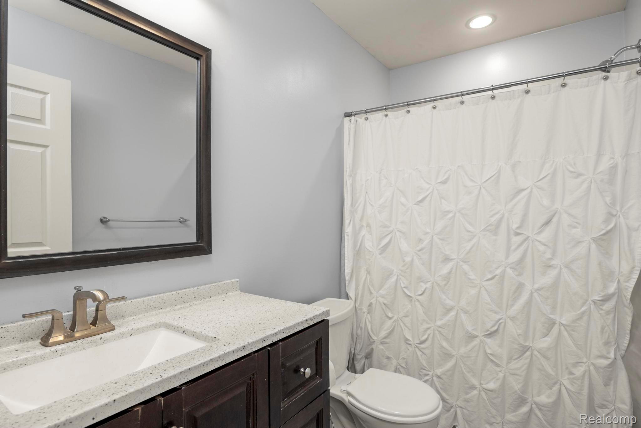 Lapeer City, Michigan 48446, United States, 3 Bedrooms Bedrooms, ,3 BathroomsBathrooms,Residential,Active,198292