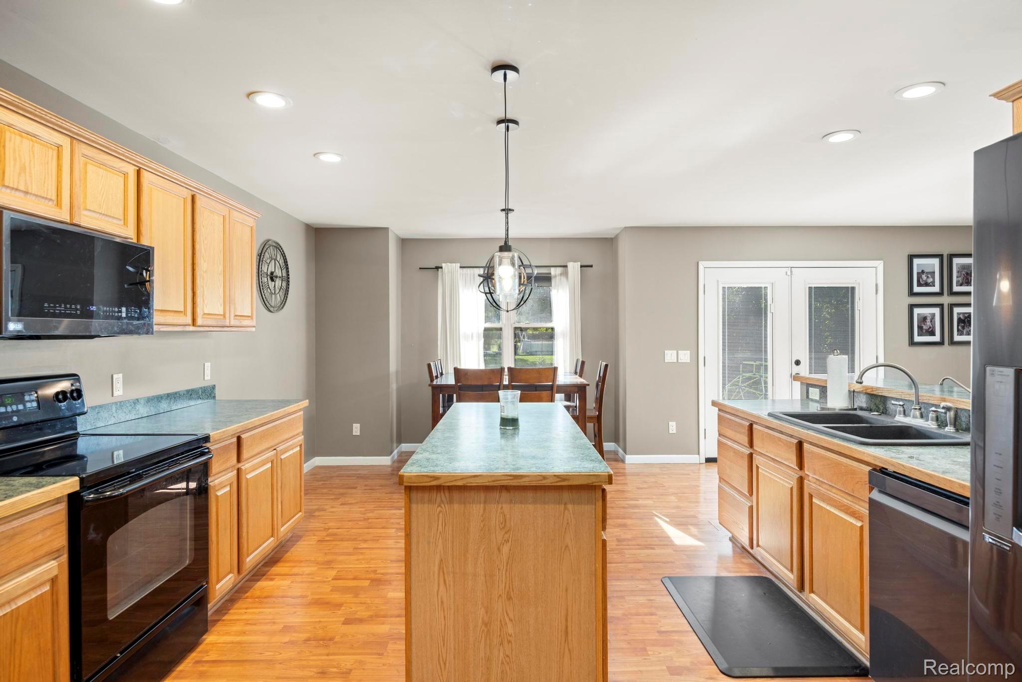 Lapeer City, Michigan 48446, United States, 3 Bedrooms Bedrooms, ,3 BathroomsBathrooms,Residential,Active,198292