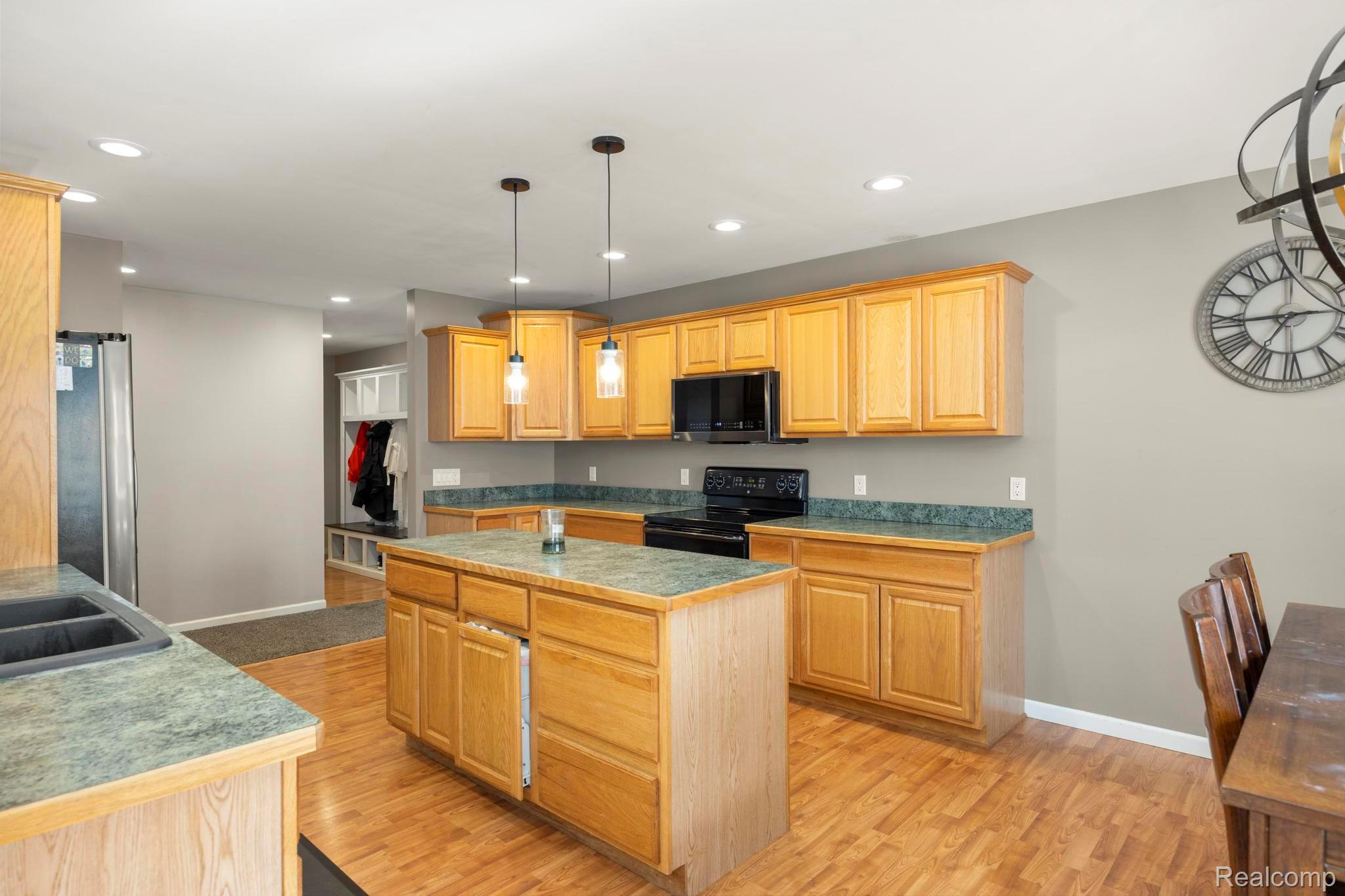 Lapeer City, Michigan 48446, United States, 3 Bedrooms Bedrooms, ,3 BathroomsBathrooms,Residential,Active,198292