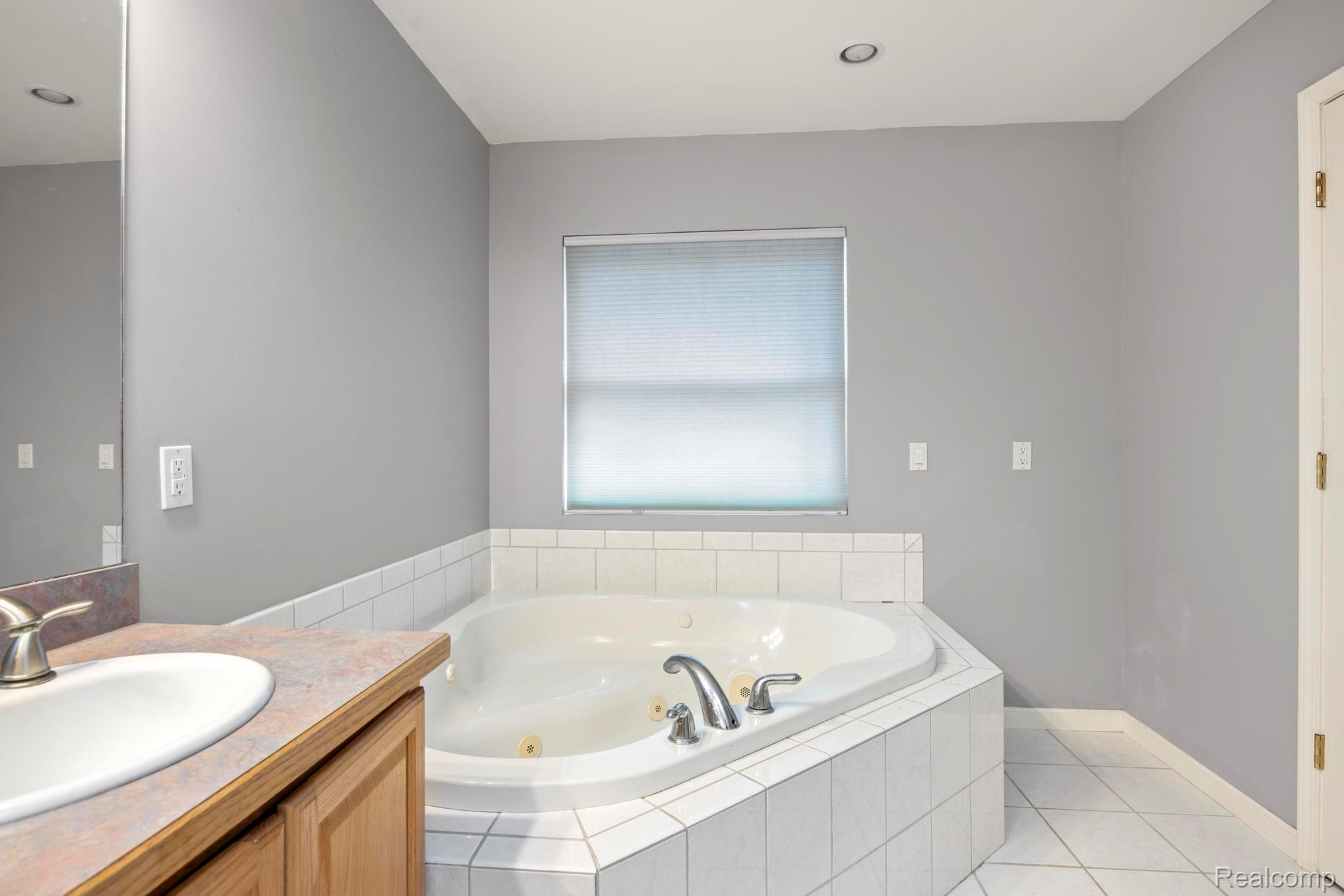 Lapeer City, Michigan 48446, United States, 3 Bedrooms Bedrooms, ,3 BathroomsBathrooms,Residential,Active,198292