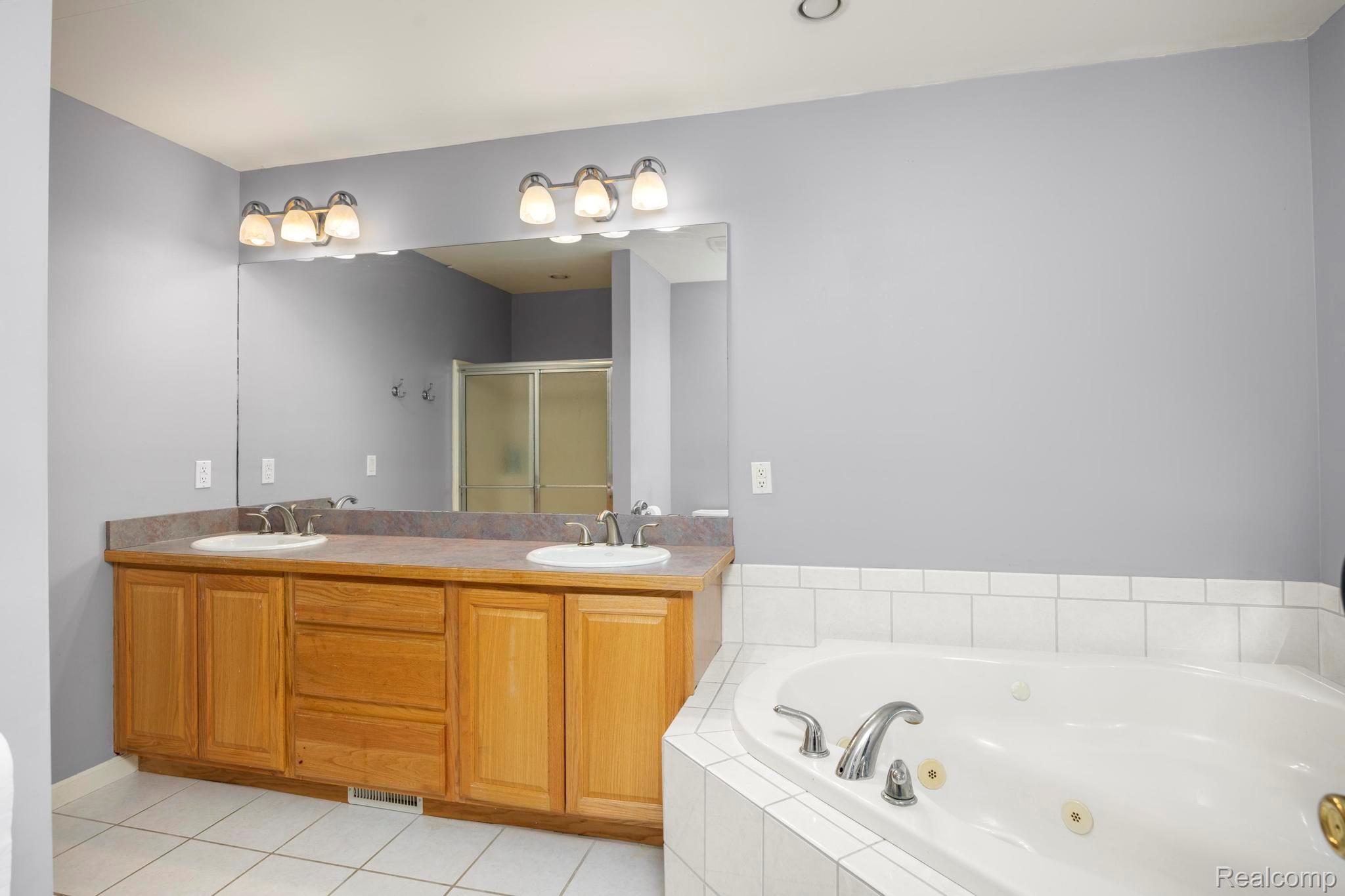 Lapeer City, Michigan 48446, United States, 3 Bedrooms Bedrooms, ,3 BathroomsBathrooms,Residential,Active,198292