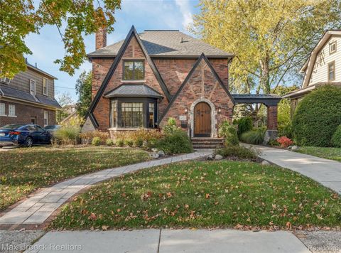 1425 Bedford Road Grosse Pointe Park City MI 48230