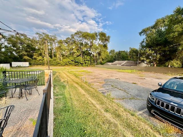 47980 Van Dyke Avenue