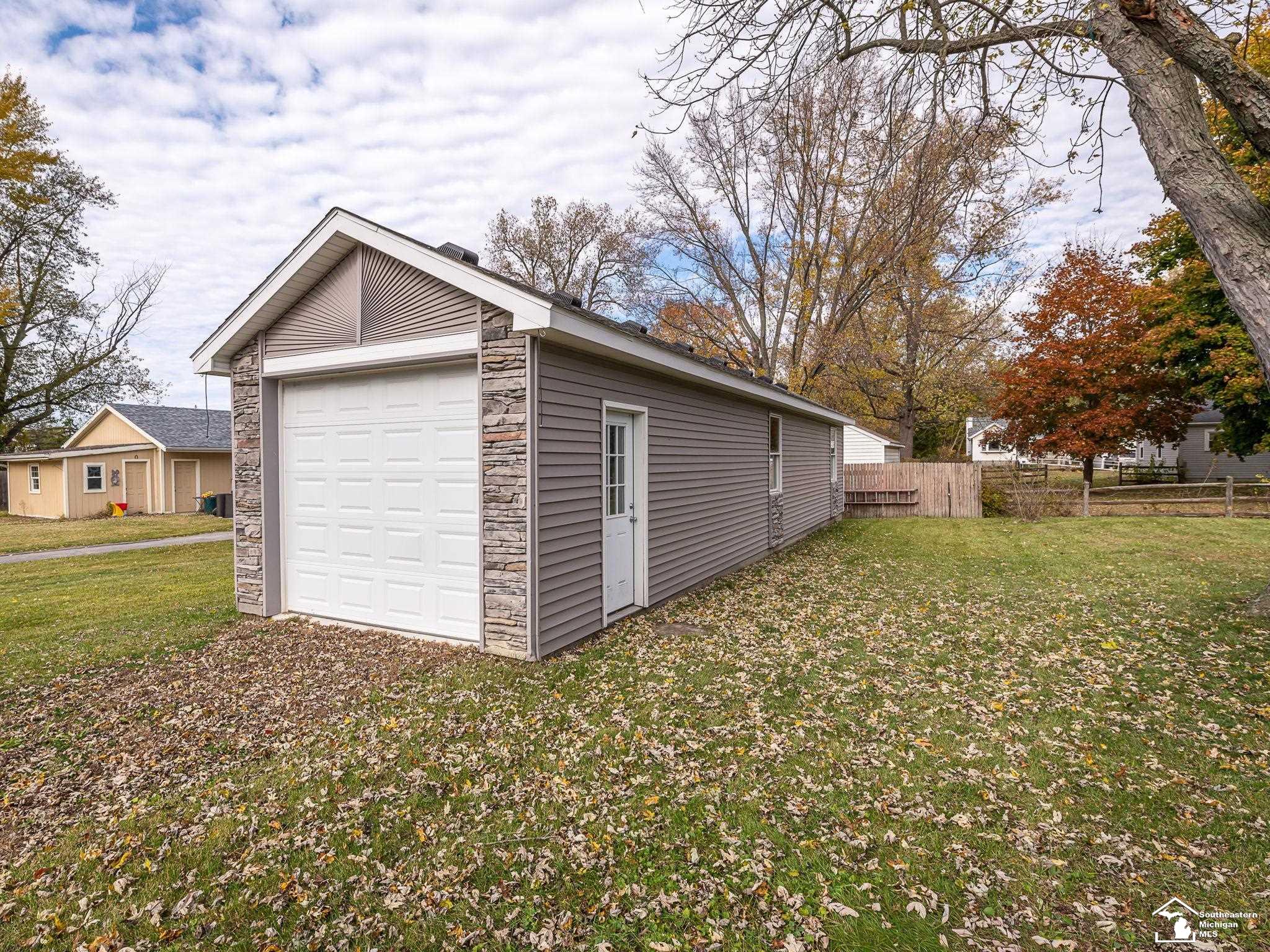 Bedford Township, Michigan 48182, United States, 3 Bedrooms Bedrooms, ,3 BathroomsBathrooms,Residential,Active,234533