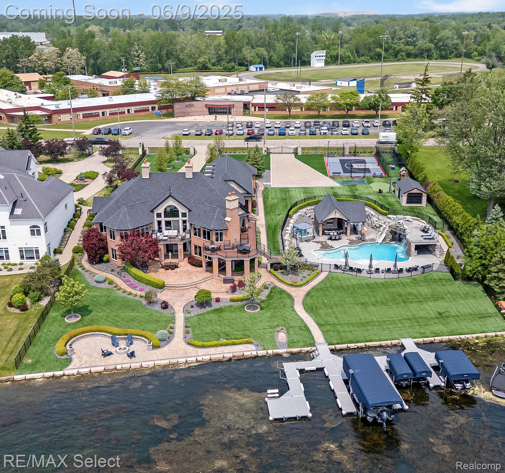 2559 N Long Lake Road