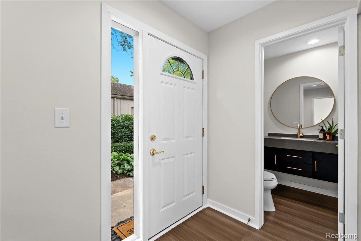 2208 Applewood Court
