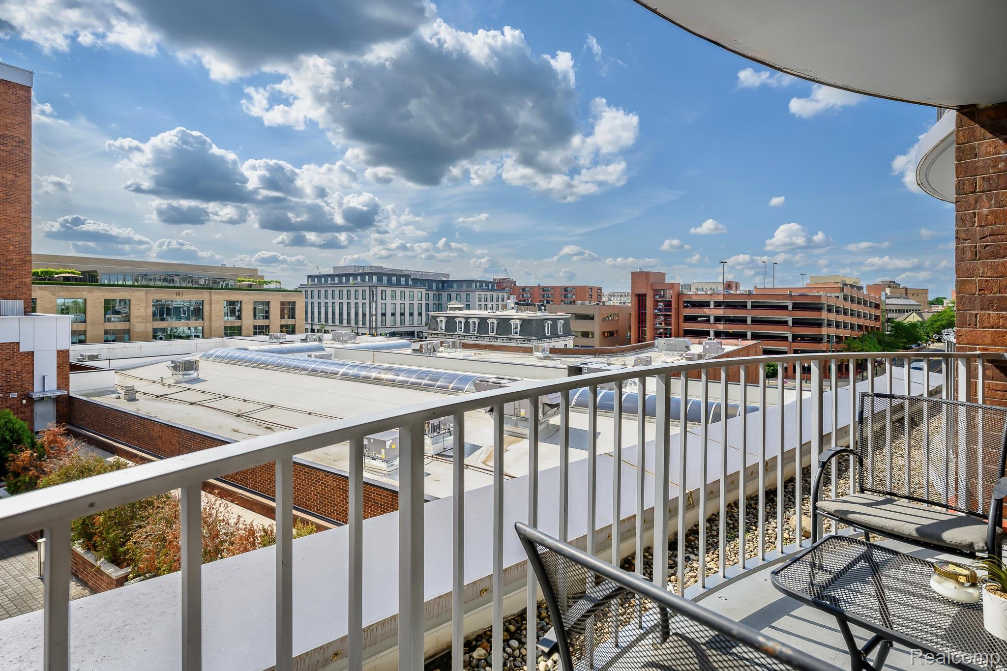 411 S Old Woodward Avenue 529
