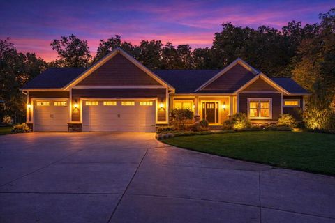 Photo of 5327 128th Ave, Manlius Township, MI 49408 (MLS # 72025048090)