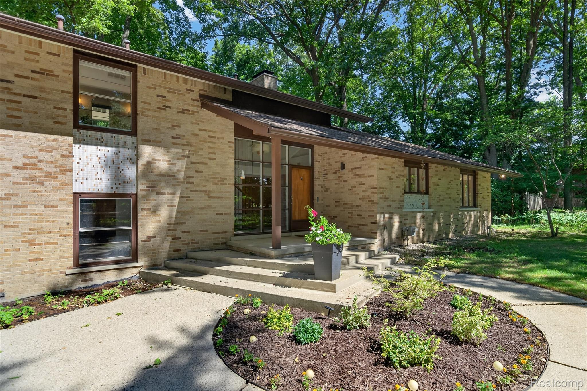 7388 Lindenmere Drive