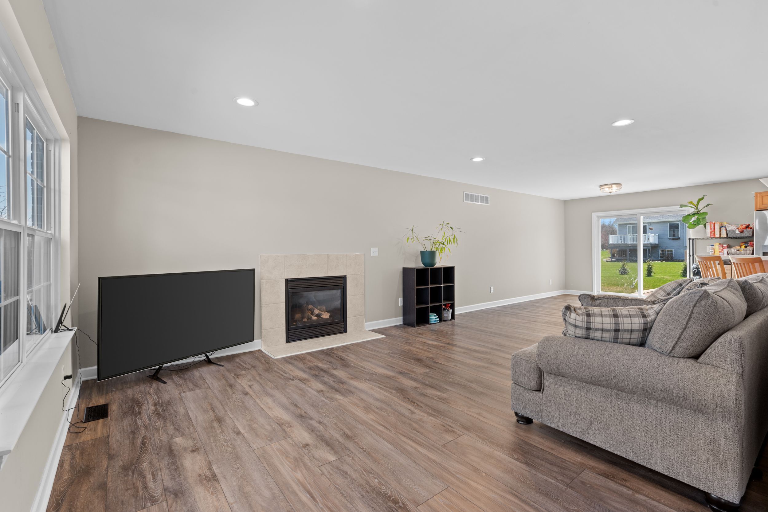 10094 N Hunt