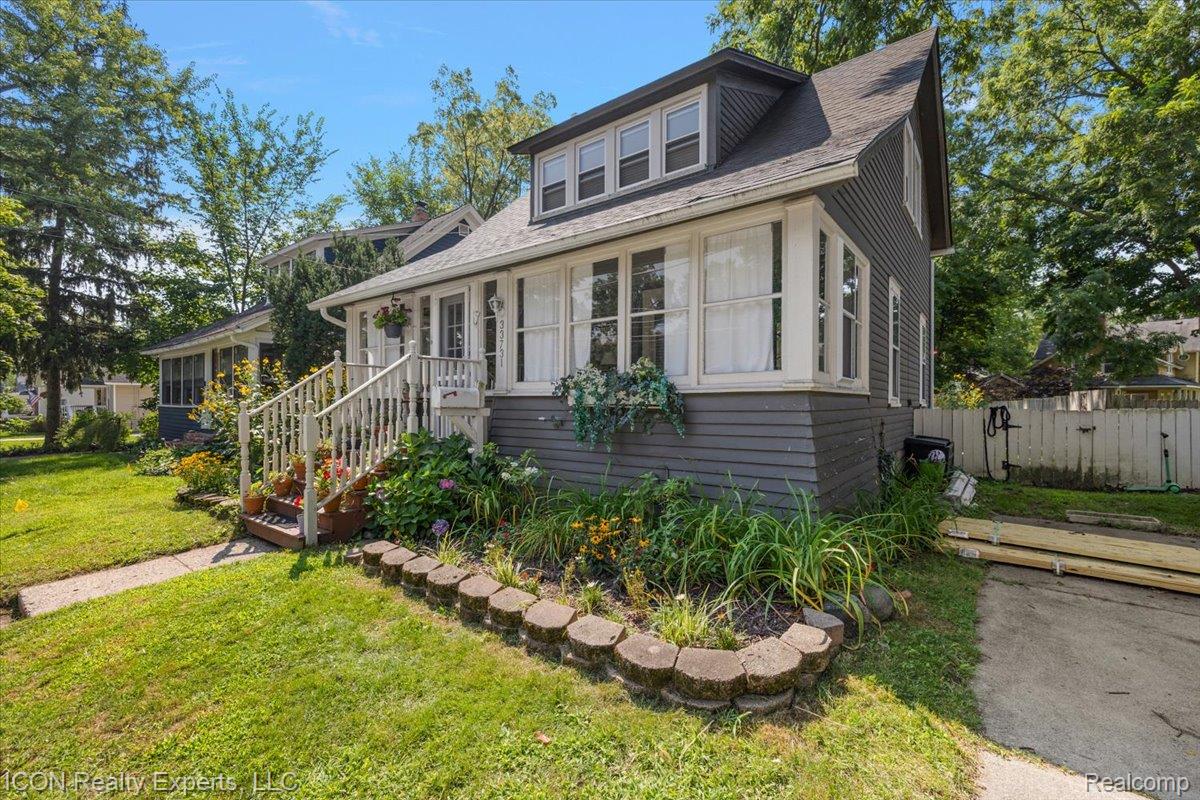 33731 Shiawassee Street