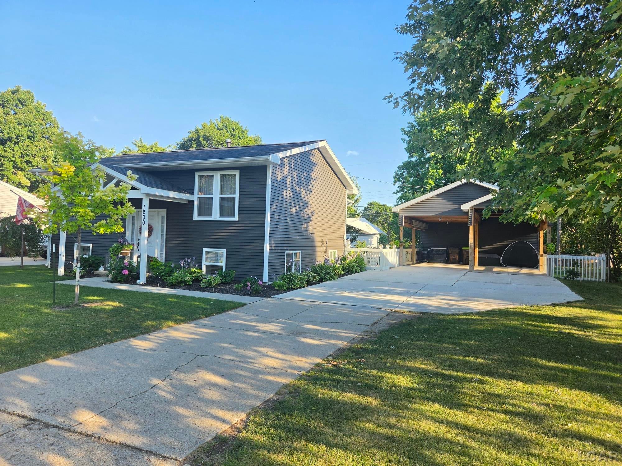 1200 W Pottawatamie Street
