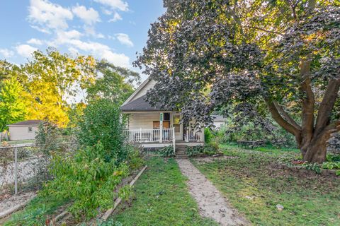 Photo of 916 N Shiawassee Street, Owosso City, MI 48867 (MLS # 61050190634)