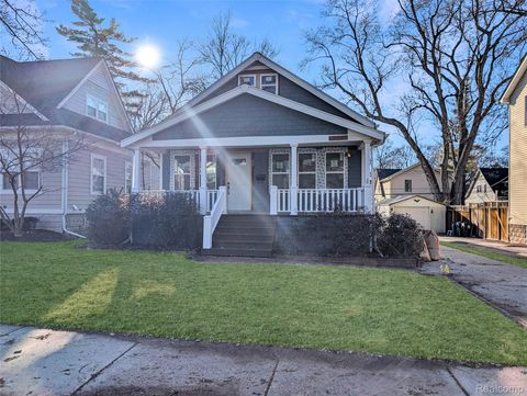 Photo of 909 Hilldale Drive, Royal Oak City, MI 48067 (MLS # 20261014921)