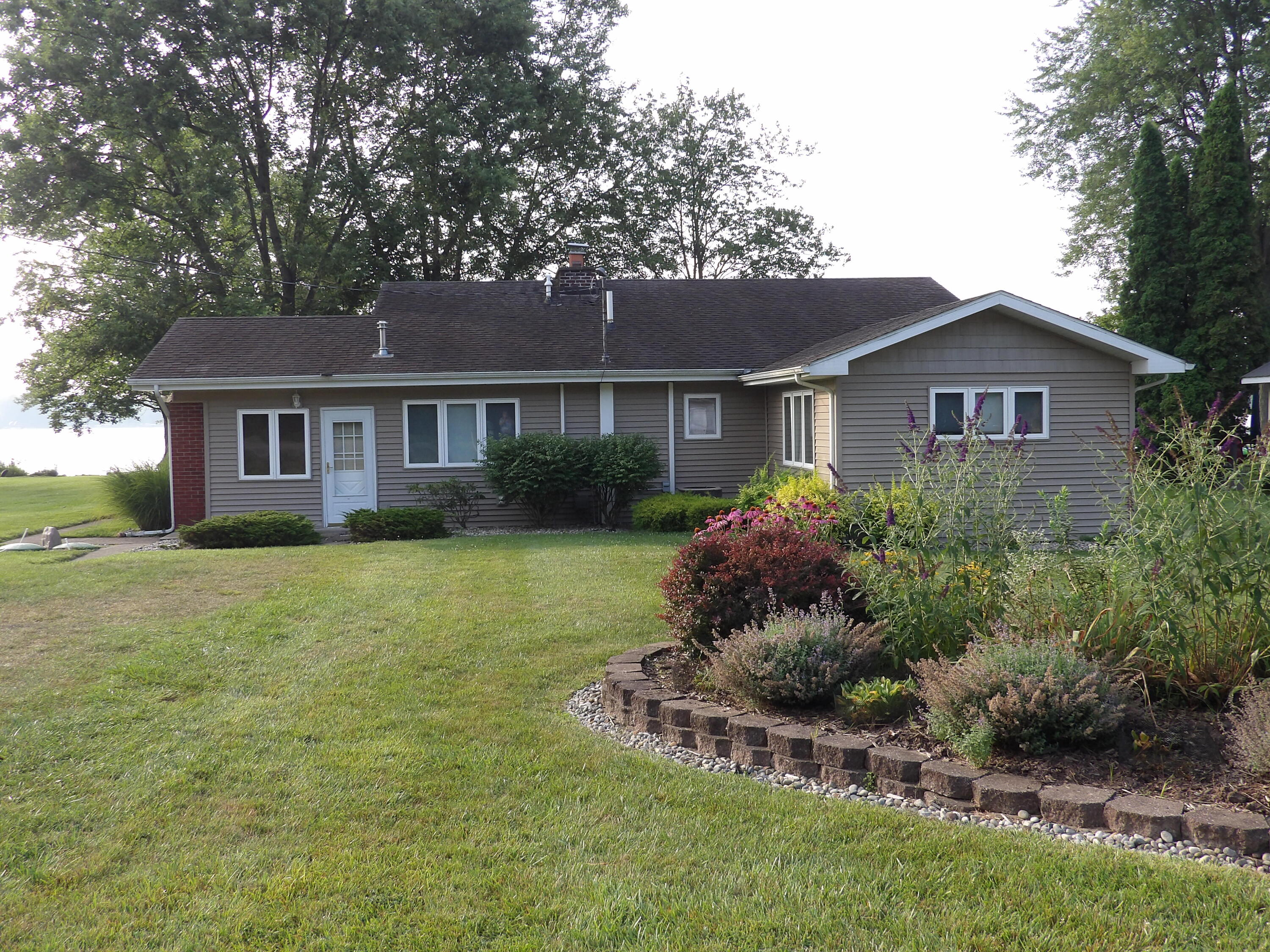 201 Lakeside Drive
