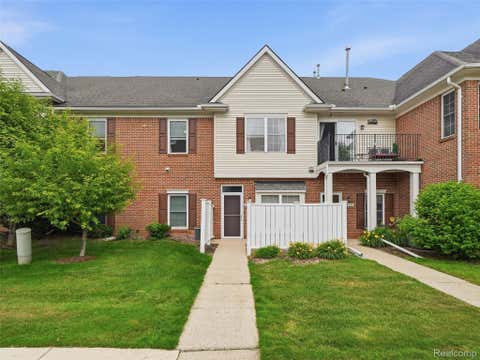 Photo of 2858 Cottonwood Dr. Drive #Unit B, Waterford Charter Township, MI 48328 (MLS # 20261047007)