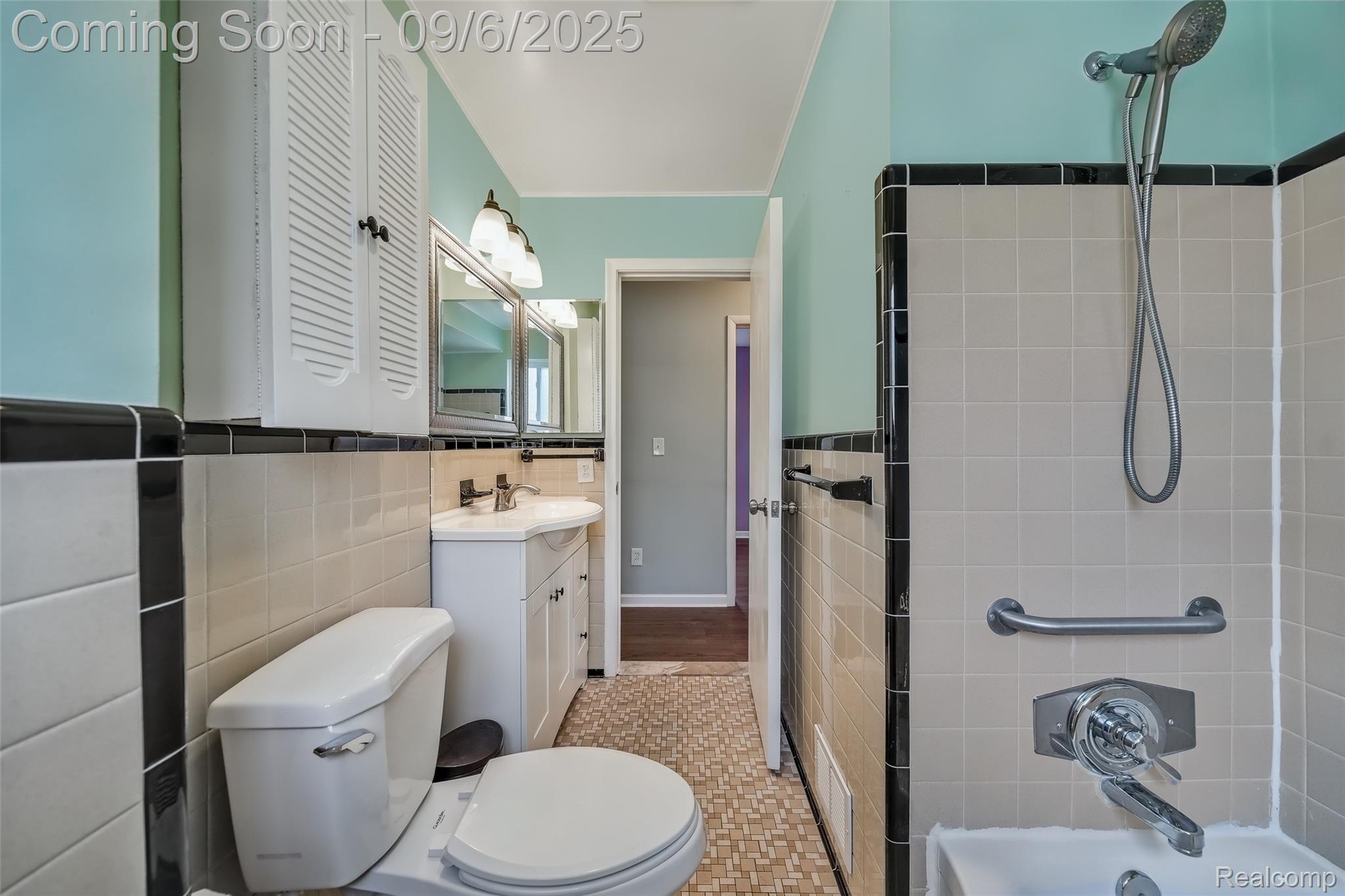 Dearborn City, Michigan 48124, United States, 3 Bedrooms Bedrooms, ,2 BathroomsBathrooms,Residential,Pending,204790