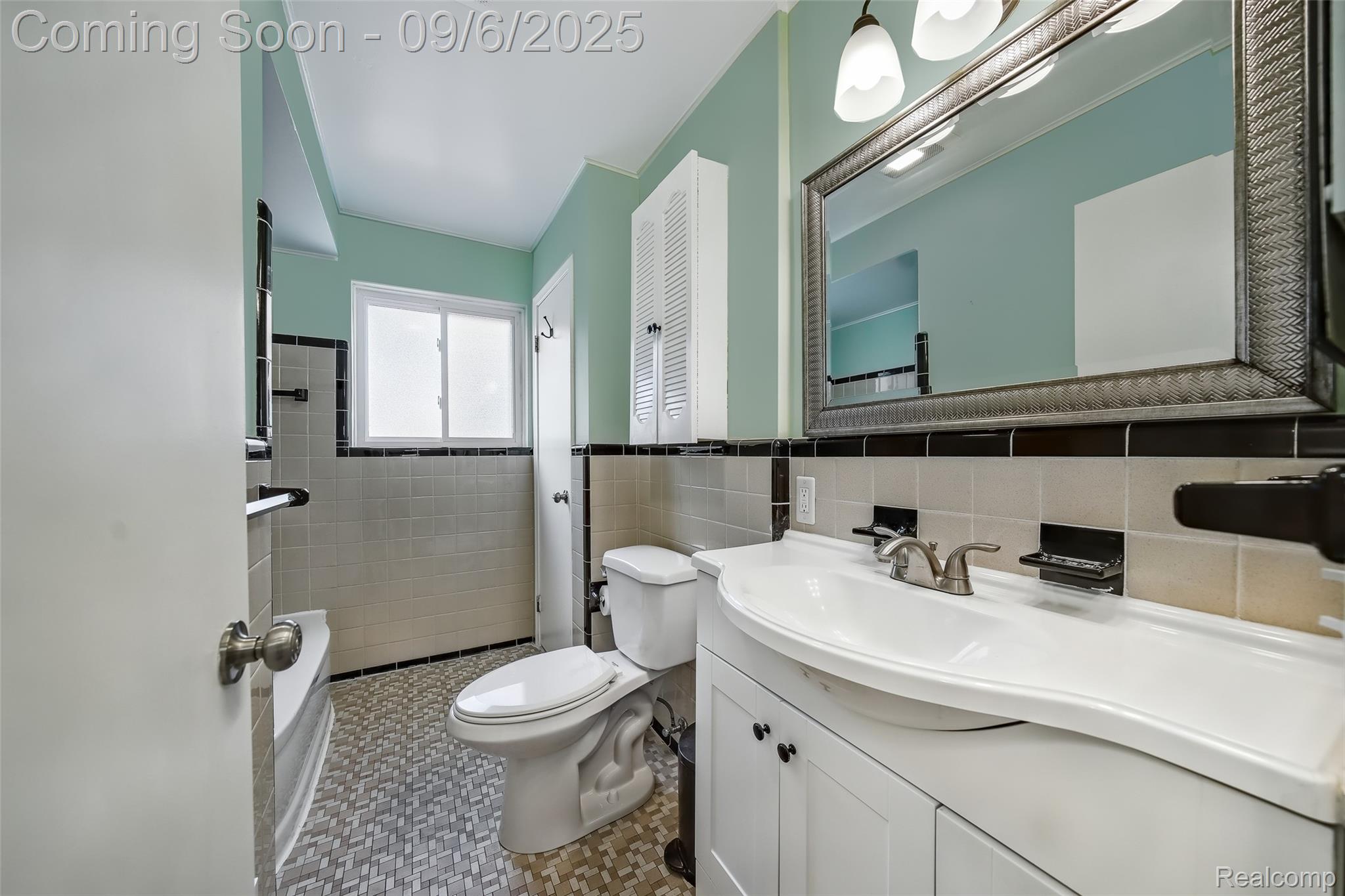 Dearborn City, Michigan 48124, United States, 3 Bedrooms Bedrooms, ,2 BathroomsBathrooms,Residential,Pending,204790