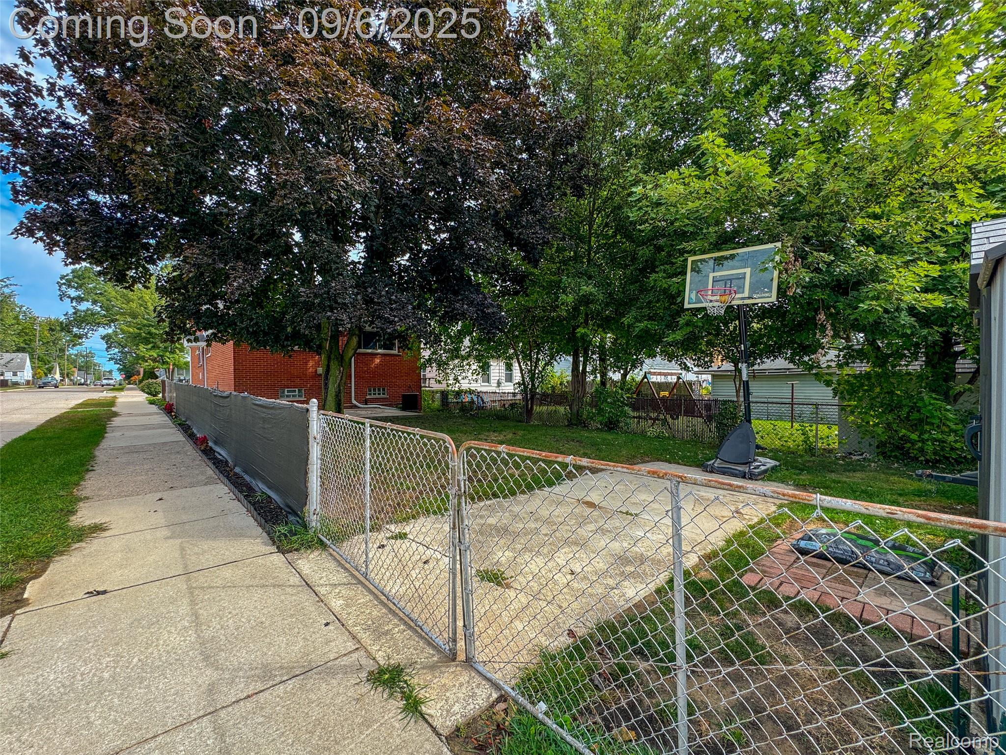 Dearborn City, Michigan 48124, United States, 3 Bedrooms Bedrooms, ,2 BathroomsBathrooms,Residential,Pending,204790