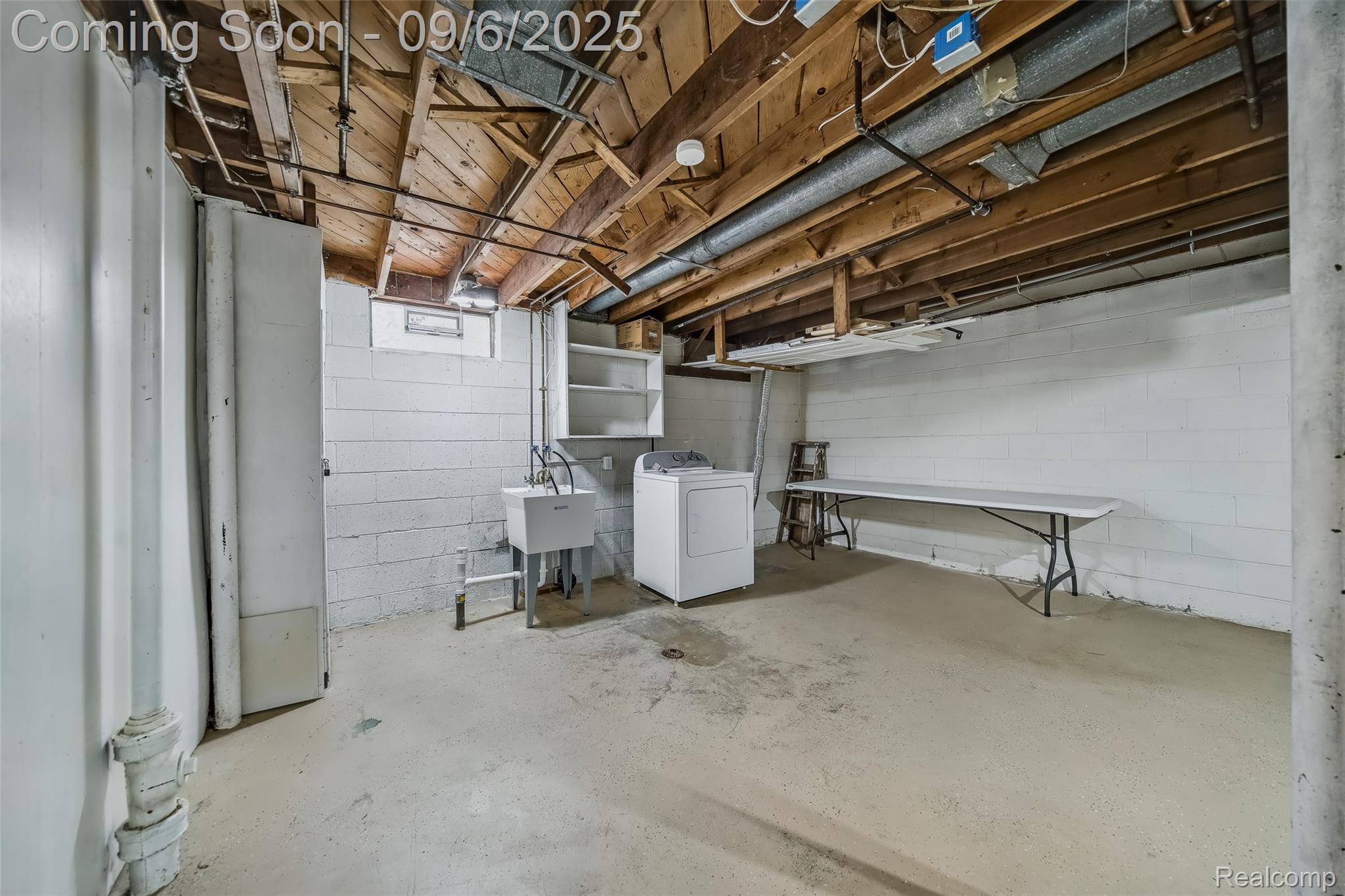 Dearborn City, Michigan 48124, United States, 3 Bedrooms Bedrooms, ,2 BathroomsBathrooms,Residential,Pending,204790