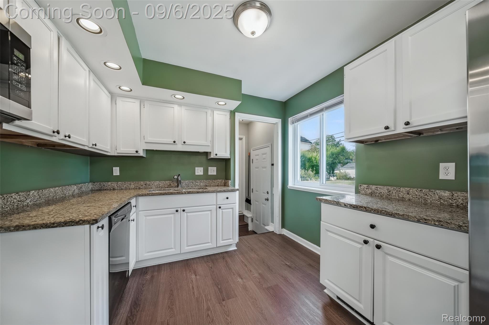 Dearborn City, Michigan 48124, United States, 3 Bedrooms Bedrooms, ,2 BathroomsBathrooms,Residential,Pending,204790