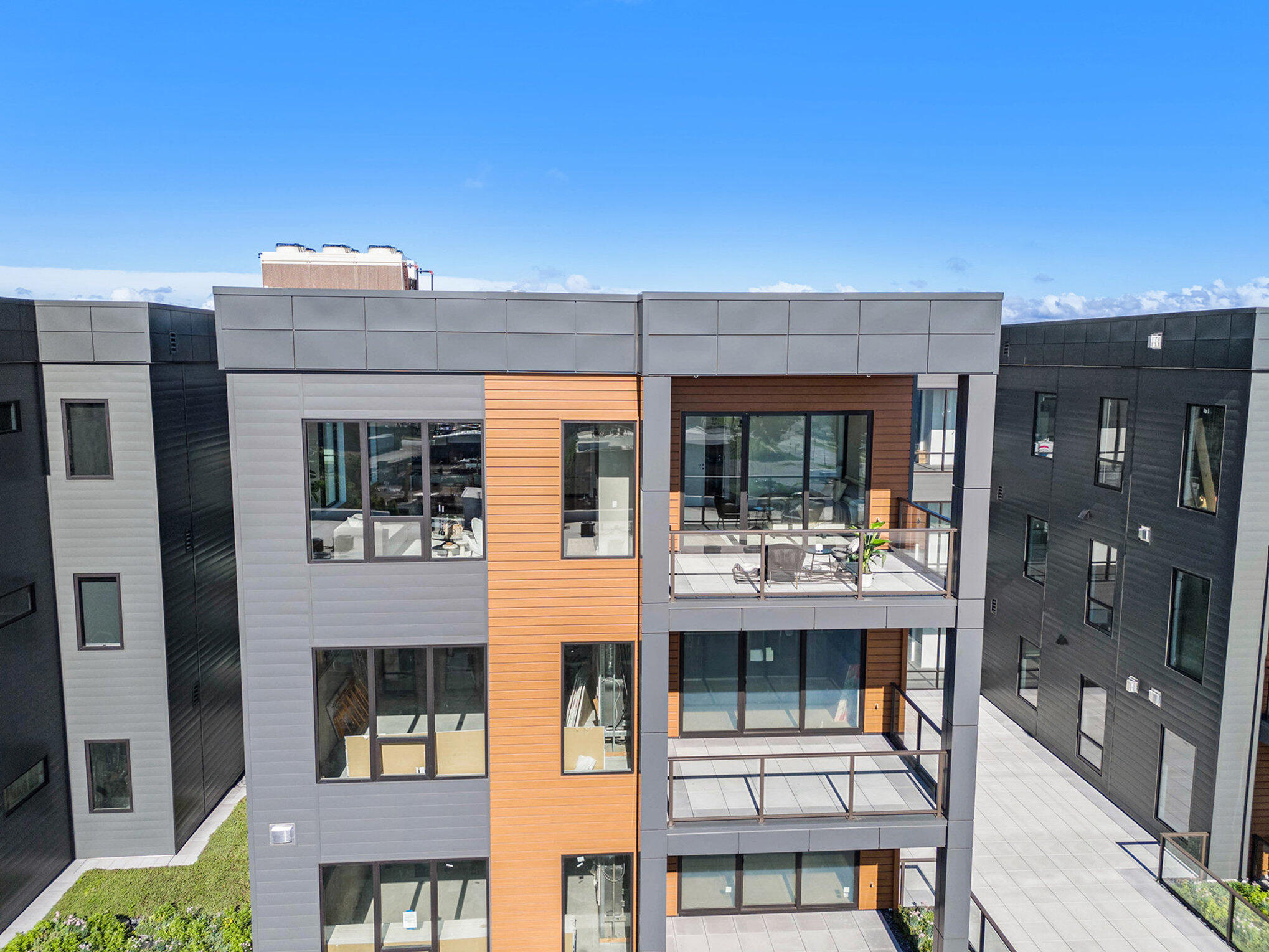 159 S River Avenue 504