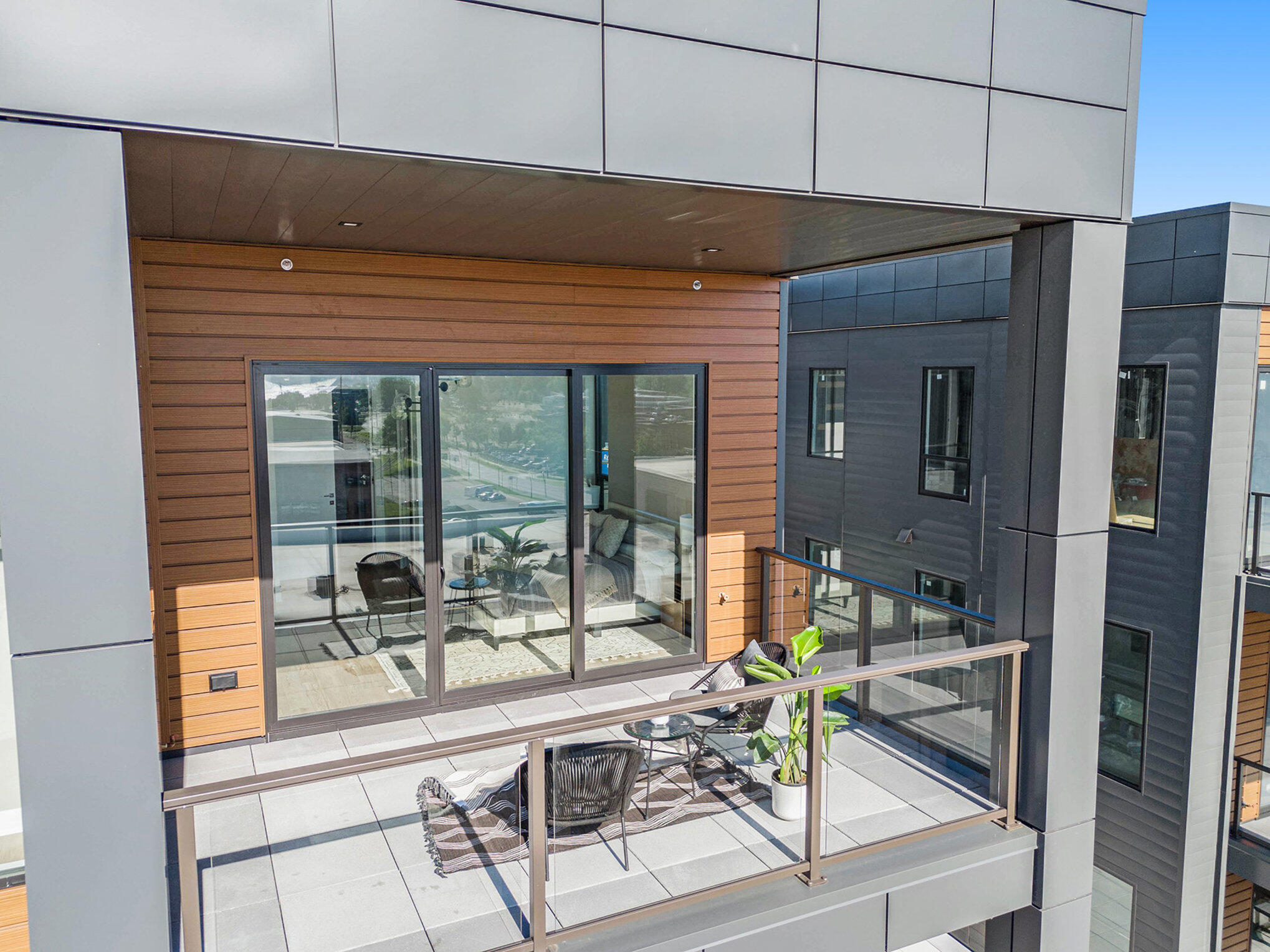 159 S River Avenue 504