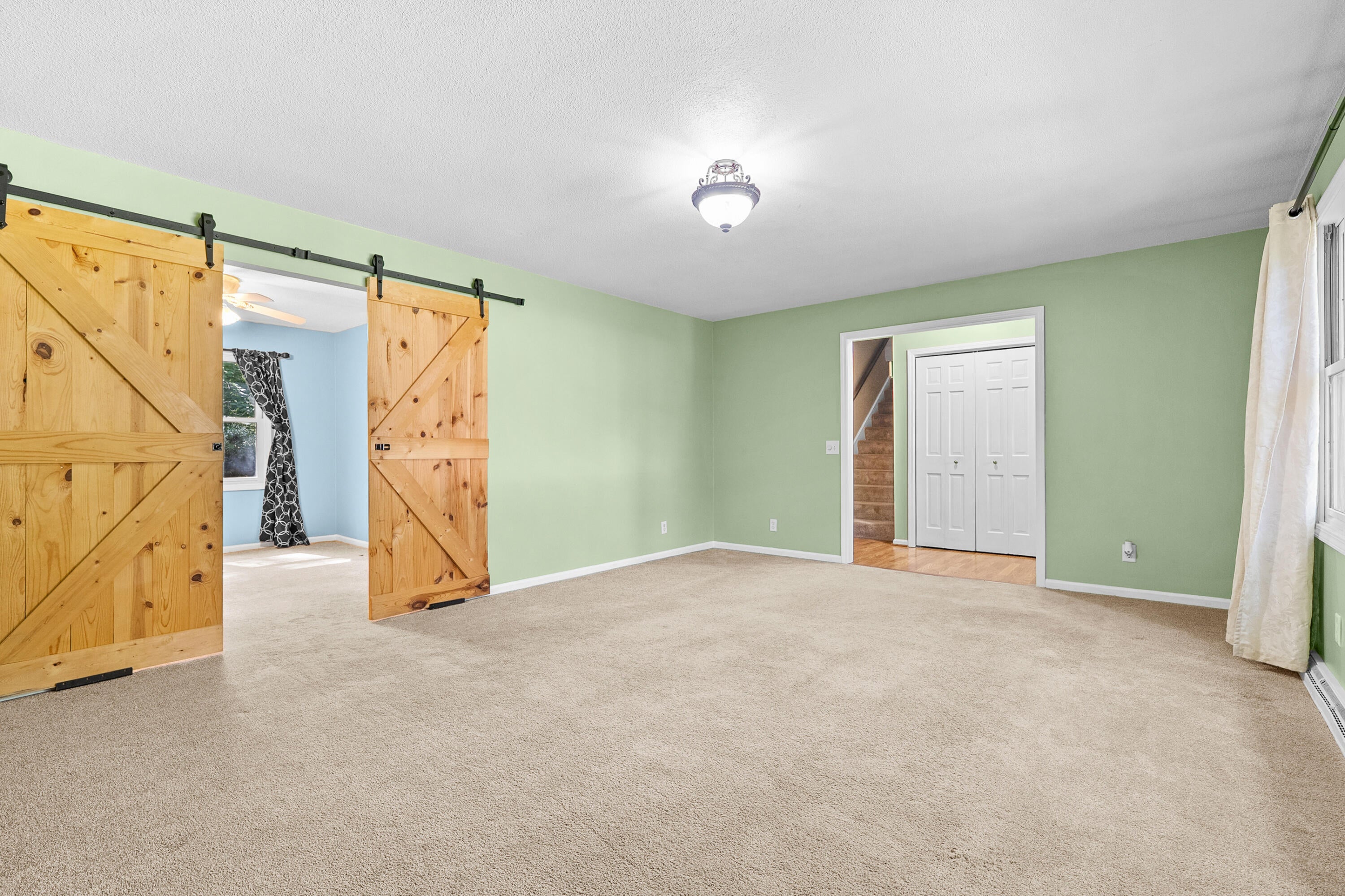 7423 Ravine Road